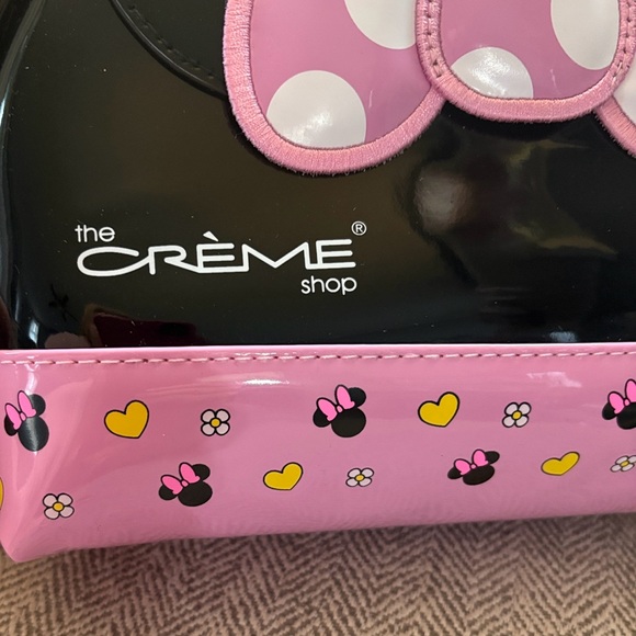 The Crème Shop Minnie Mouse Makeup Bag - Picture 6 of 15
